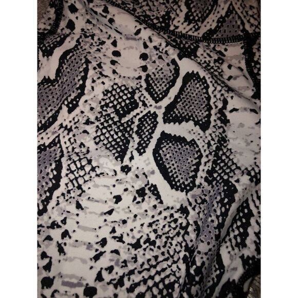 ‎Human Performance Engineering HPE Snake Print Crop - Picture 4 of 5